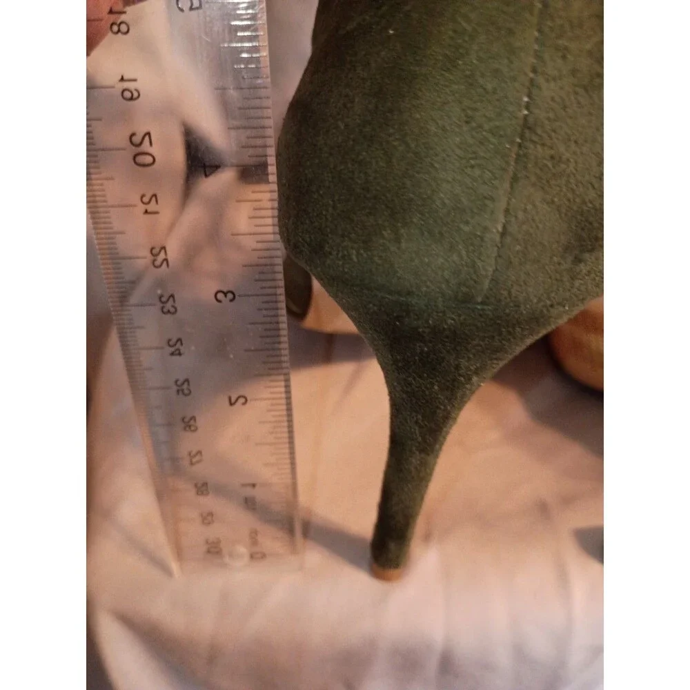 H By Halston Green Faux Suede Heels Sz 10